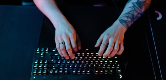 Biurko gamingowe czy ergonomiczne – co wybrać?